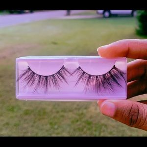 long lashes 🤍